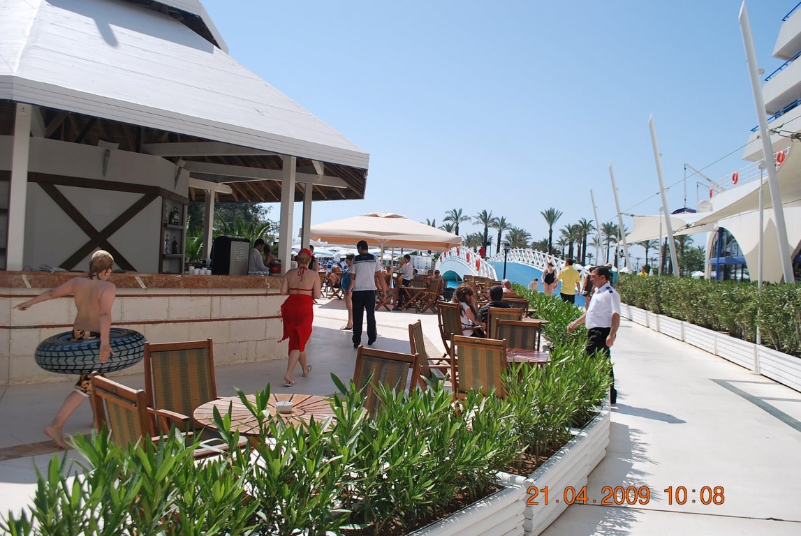 imagini hotel TITANIC LARA